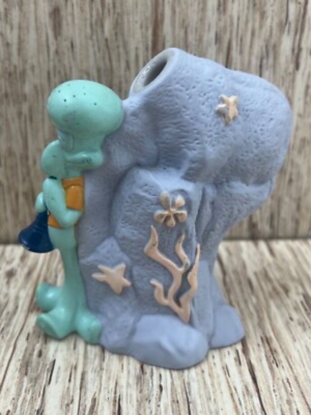 2002 SPONGEBOB SQUAREPANTS, SQUIDWARD, WATER SQUIRTER TOY, MINT IN THE PACKAGE!!